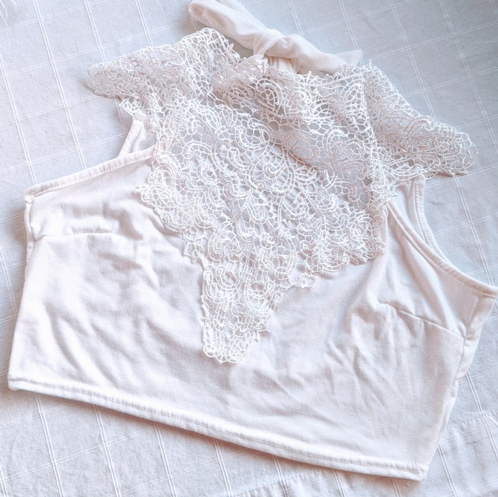💥 $2 Add On! Cute White Crop Top!